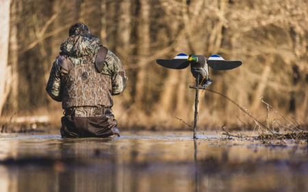 Чучела утки и селезня с вращающимися крыльями Lucky Duck Lucky Pair II купить в интерент-магазине Хантингарт